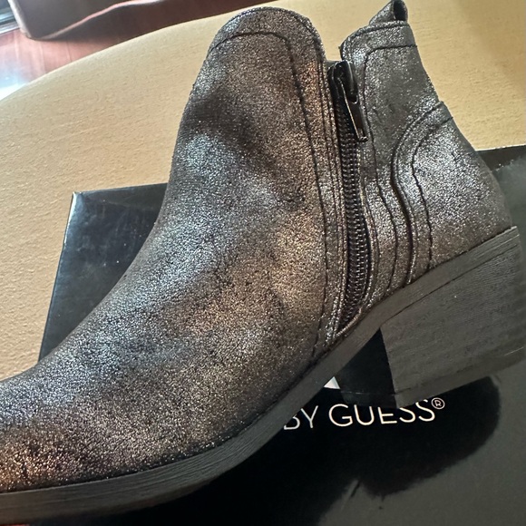 G by GUESS METALLIC PEWTER BOOTIES - Picture 9 of 14